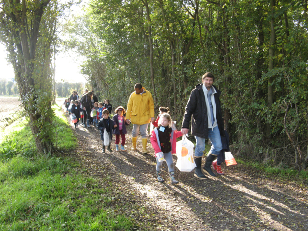 "Promenons-nous dans les bois.."