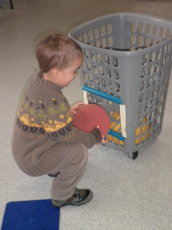 Mini-panier de basket.