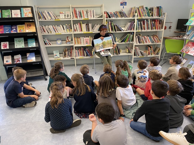 Première visite à la bibliothèque pour la présentation du concours de « La mouette qui lit »