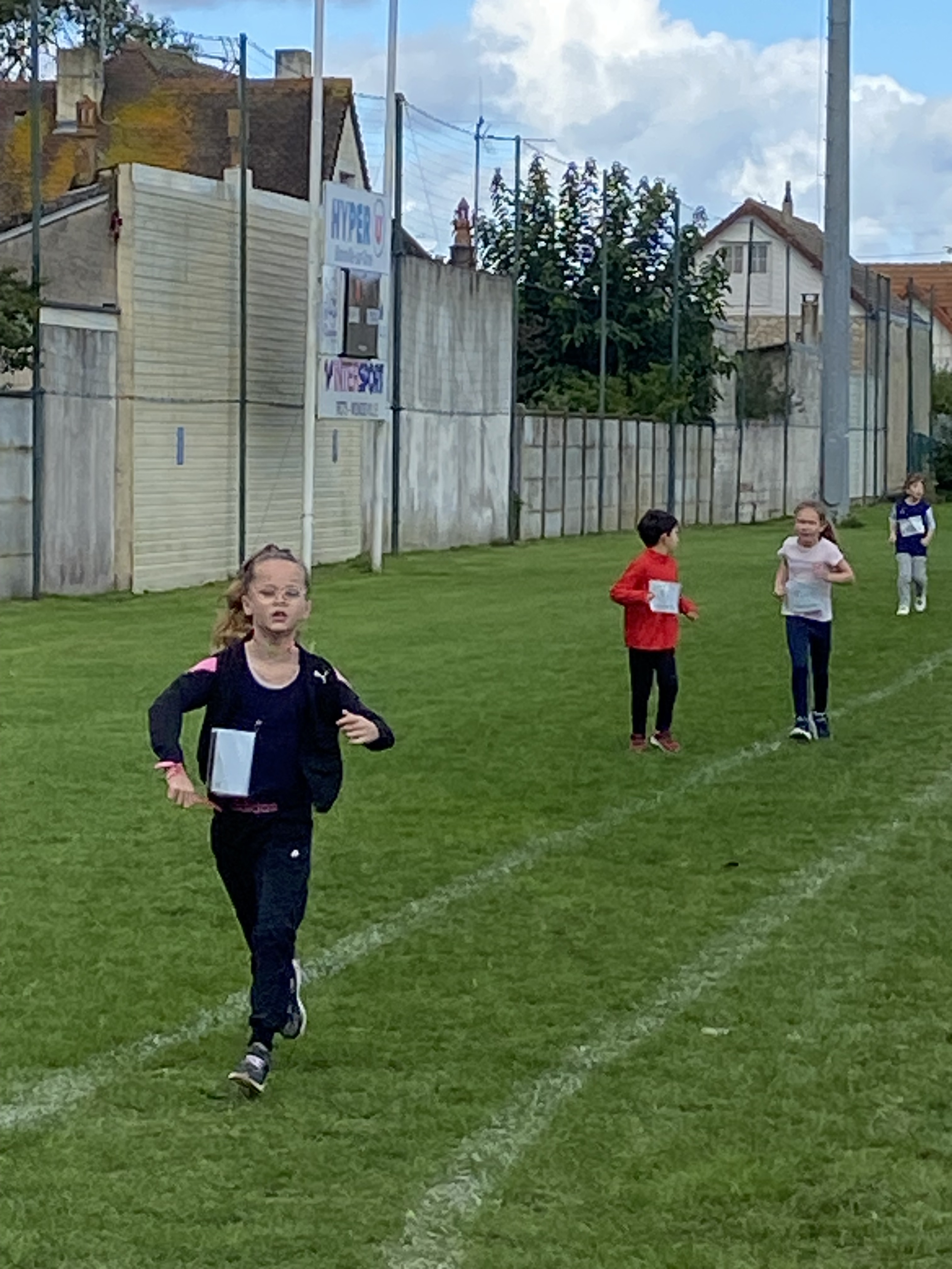 Les CE2 participent à la course d’endurance au stade Kieffer